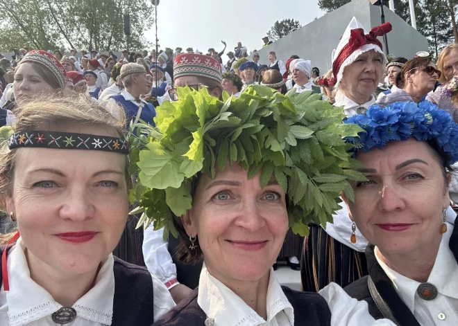 Koncertā piedalījās vairāk nekā 3600 dziedātāju, dejotāju, akordeonistu un pūtēju orķestru dalībnieku.