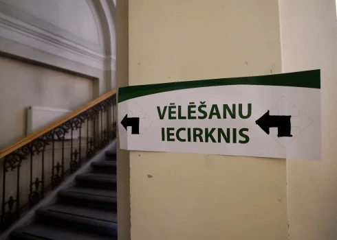 Otrajā iepriekšējās balsošanas dienā situācija ar pieslēgšanos vēlēšanu sistēmai Rīgas iecirkņos bijusi labāka. 