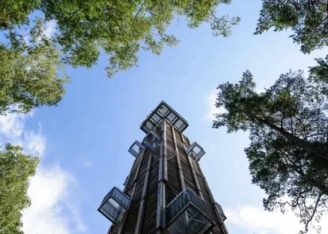 Pēc traģiskā negadījuma izmeklēšanas Jūrmalā izvērtēs iespējamos Dzintaru Mežaparka skatu torņa drošības uzlabojumus