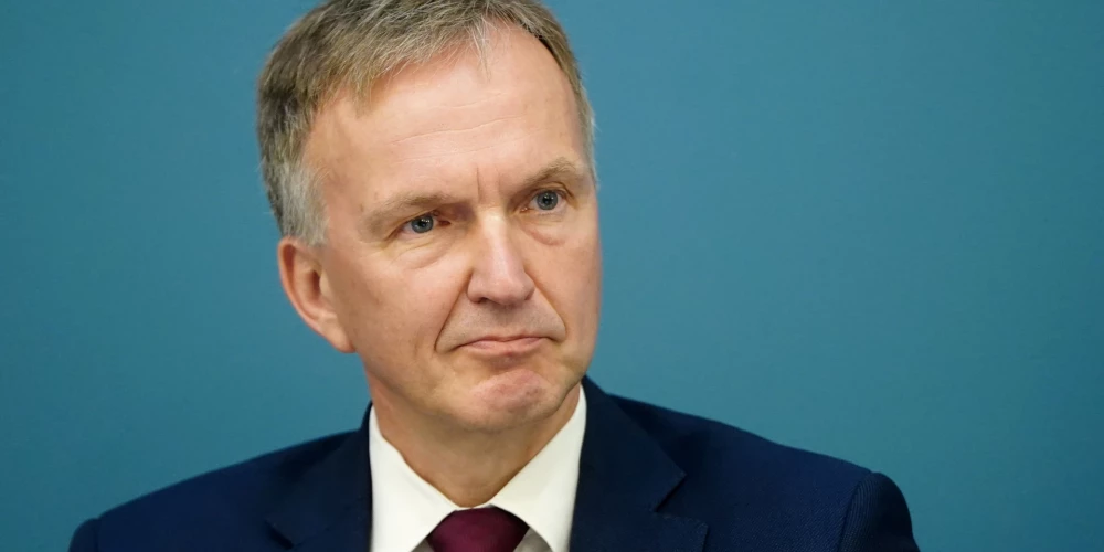 Speciālo uzdevumu vēstnieks, Latvijas kandidatūras sekretariāta vadītājs Andrejs Pildegovičs.