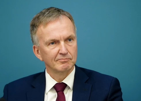 Speciālo uzdevumu vēstnieks, Latvijas kandidatūras sekretariāta vadītājs Andrejs Pildegovičs.