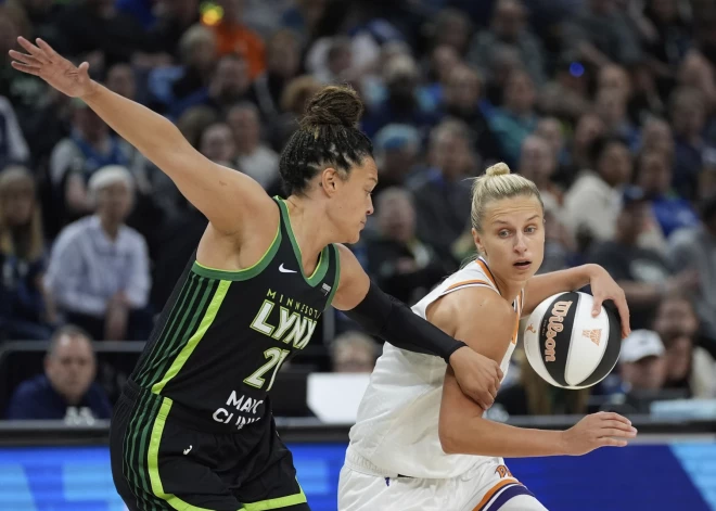 Laksa gūst desmit punktus "Mercury" zaudējumā WNBA līderei "Lynx"