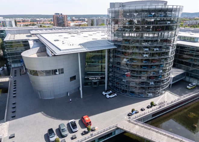 Aptuveni 20 000 "Volkswagen" darbinieku piekrituši brīvprātīgai aiziešanai no uzņēmuma