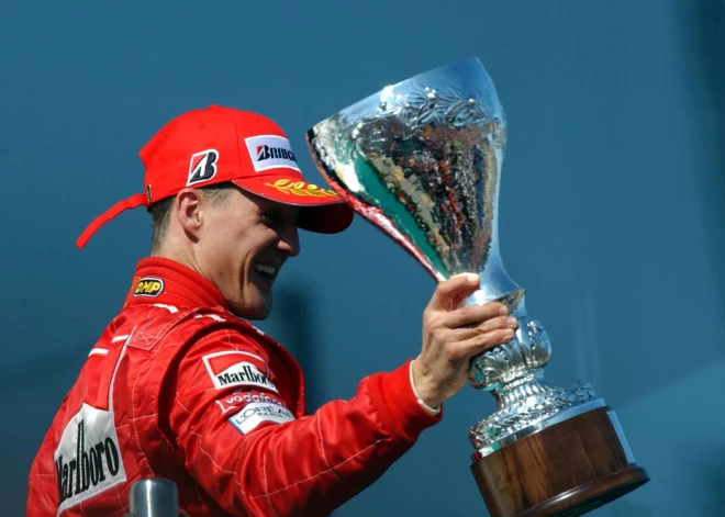 "Es labāk aizveru acis..." Šūmahera draugs atklāj skumjus jaunumus par autosporta leģendas veselību