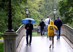 В четверг в Латвии возможны интенсивные ливни с грозами и разрушительными порывами ветра