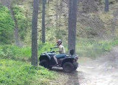 Ar videokamerām sāk "ķert" mehānisko transportlīdzekļu vadītājus Pierīgas mežos