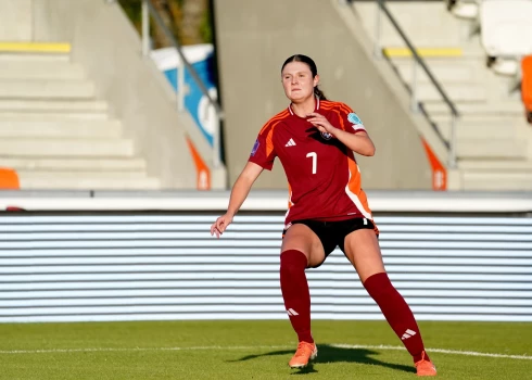 Aleksandra Sofija Mairna pēc NCAA grasās uzsākt profesionāles karjeru.