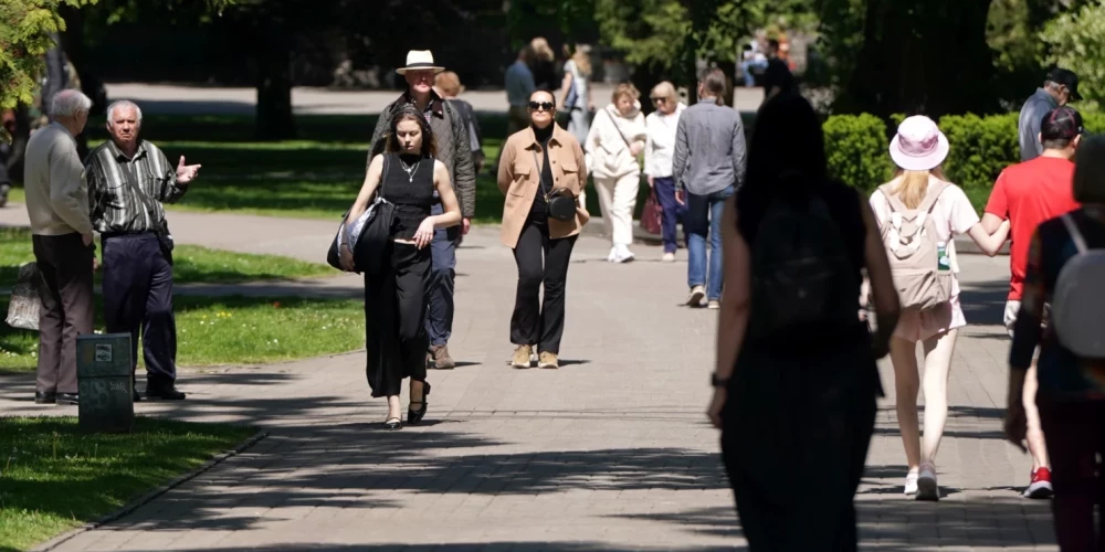 Латвийцам напоминают, что сотрудники VSAA не разносят письма по домам и не просят подтверждать личность с помощью Smart-ID.