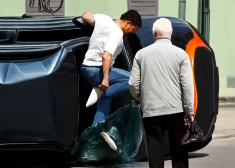 VIDEO: Rīgas centrā dziedātāja Emilija iekļuvusi dramatiskā avārijā, mūziķe stāsta par notikušo