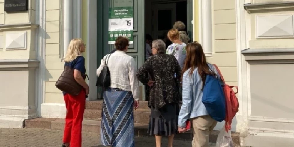 Выборы в Латвии продолжаются в обычном режиме после сбоя.