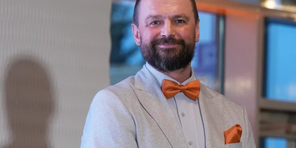 Pasākumu vadītājs Armands Simsons.