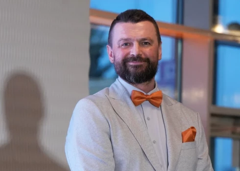 Pasākumu vadītājs Armands Simsons.