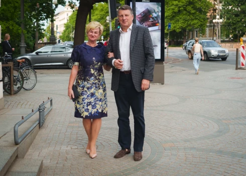 Uz pirmizrādi bija ieradies arī eksprezidents Raimonds Vējonis ar kundzi.
