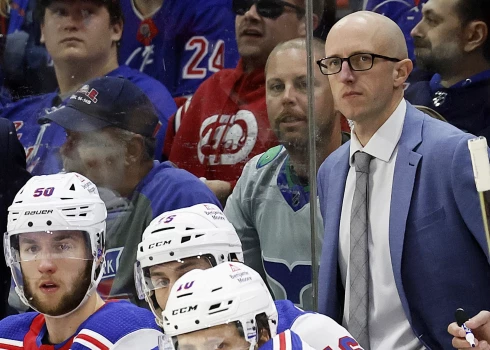 NHL klubs "Penguins" galvenā trenera amatā ieceļ Mjūsu.