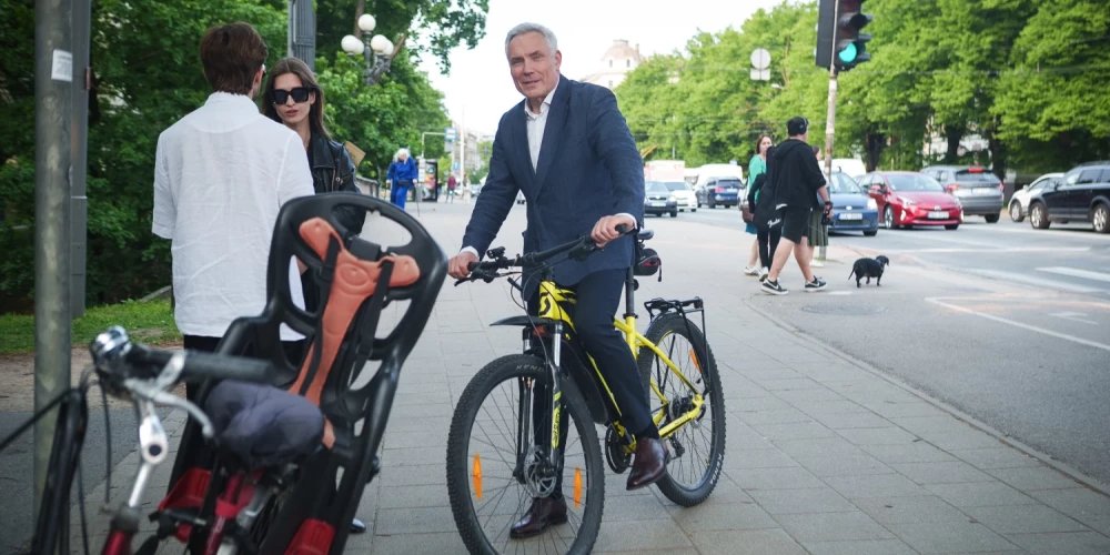 На сцене Латвийского Национального театра состоялась премьера спектакля украинского режиссера Владислава Троицкого «Король Убю и другие монстры».
