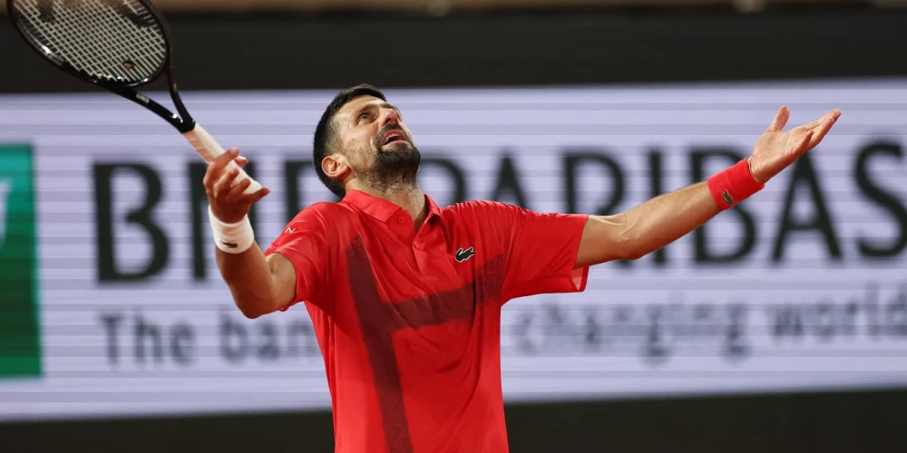 Novāks Džokovičs reaģē pēc karjeras 51. "Grand Slam" pusfināla sasniegšanas.