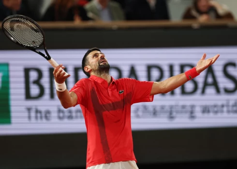Novāks Džokovičs reaģē pēc karjeras 51. "Grand Slam" pusfināla sasniegšanas.