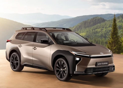 "Toyota" pirmais lielais mēģinājums elektromobiļi pasaulē saucas bZ4X.