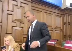 "Mēs esam vairāk!" atklājas jaunas detaļas par Rosļokova provokāciju Saeimā