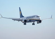 Трех пассажиров авиакомпании Ryanair сразу после полета отправили в больницу. Что случилось в воздухе?