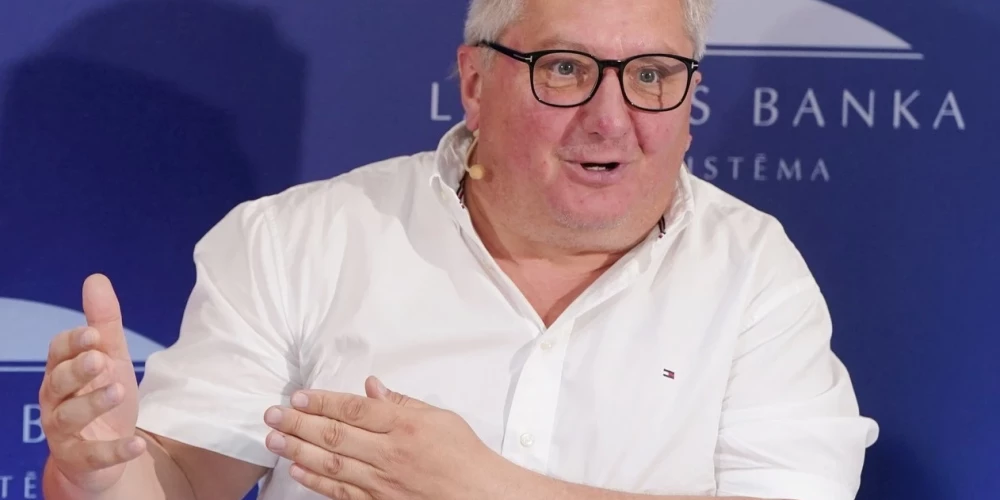 38 gadi ir robeža, kad reproduktīvā funkcija sāk izsīkt un sievietei jāsastopas ar aizvien vairāk izaicinājumiem, norāda neauglības speciālists Egīls Gasiņš.