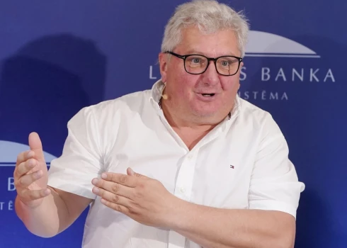 38 gadi ir robeža, kad reproduktīvā funkcija sāk izsīkt un sievietei jāsastopas ar aizvien vairāk izaicinājumiem, norāda neauglības speciālists Egīls Gasiņš.