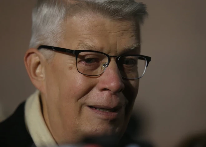 Zatlers aicina vēlētājus būt aktīviem: svarīgi ir vērtēt, nevis izvēlēties mazāko ļaunumu