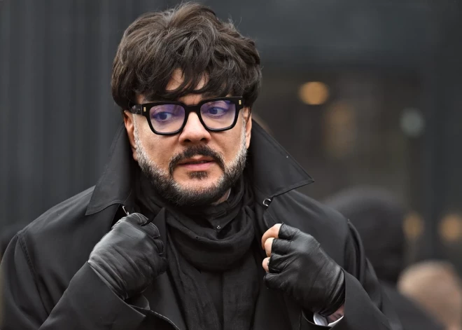 Киркоров почти месяц лежит в больнице. Врачи прогнозов не дают