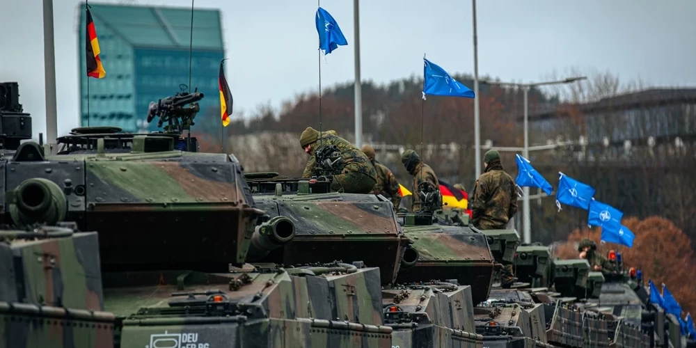 NATO apstiprina jaunu bruņošanās programmu, lai palielinātu aizsardzības spējas pret Krievijas draudiem.