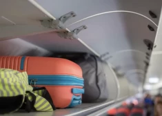 Vai jāmaksā būs arī par rokas bagāžu? Eiropas Savienība gatavo pārsteigumu aviopasažieriem