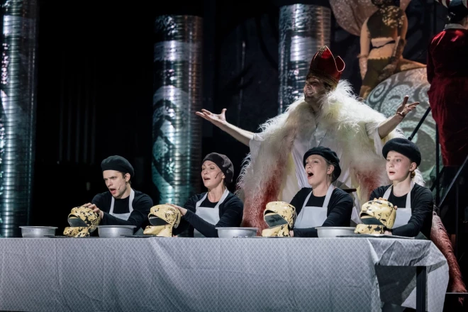 Сцена из спектакля.