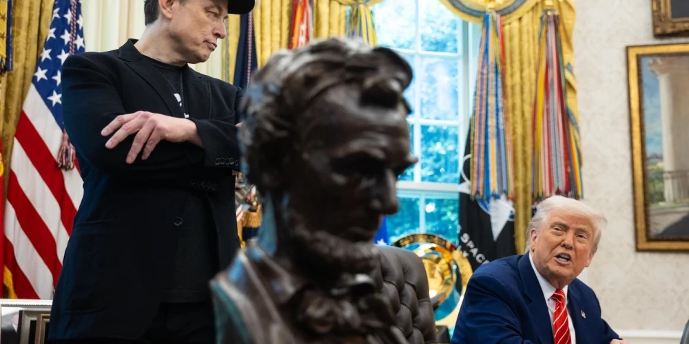 ASV prezidents Donalds Tramps un tehnoloģiju magnāts Īlons Masks sagājuši "ragos".