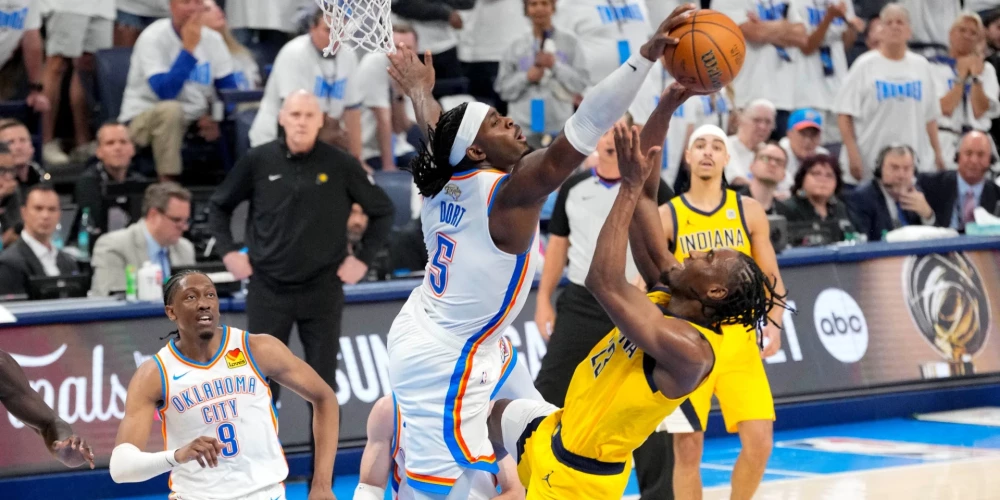 NBA finālsērijas pirmajā spēlē “Pacers” uzvar ar Halibērtona precīzo metienu galotnē.