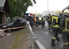 Jaunietim, kurš Deglava ielā iebrauca ēkas sienā, ir vien baltās tiesības