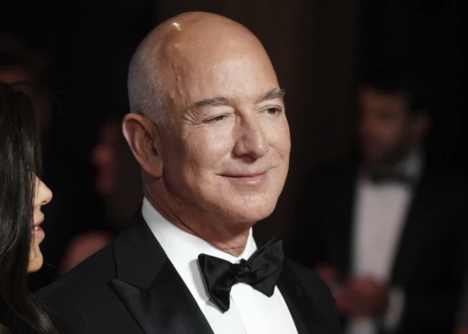 Pulkstenis, kas tikšķēs reizi gadā: pasaulē bagātākais cilvēks būvē laika simbolu kalna dzīlēs