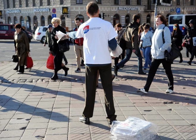 Kas skaitās aģitācija? KNAB skaidro, ko vēlēšanu dienā drīkst un nedrīkst darīt