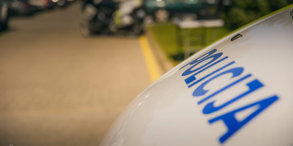 Valsts policija aiztur vīrieti, kurš dzērumā pārvietojas ar zagtu automašīnu. 