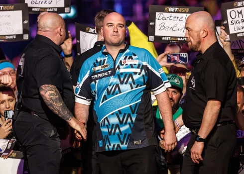 Anglim Robam Krosam turpmāk jāpelna nauda izkrāpto nodokļu atmaksai.