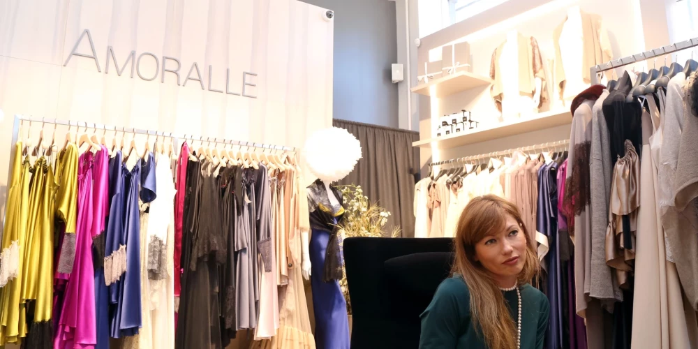 Nesen darbu arī pārtrauca modes zīmola “Amoralle” veikals Rīgā.