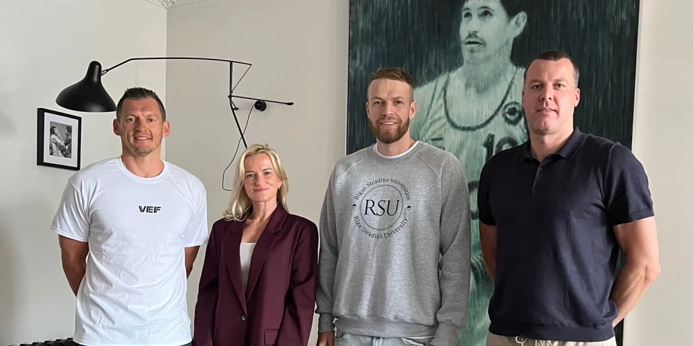 (No kreisās) "VEF Rīga" padomes priekšsēdētājs Jānis Blūms, RSU Sporta kluba vadītāja Laura Ritova, "RSU/VEF Rīga" galvenais treneris Māris Gulbis un "VEF Rīga" prezidents Gatis Jahovičs.