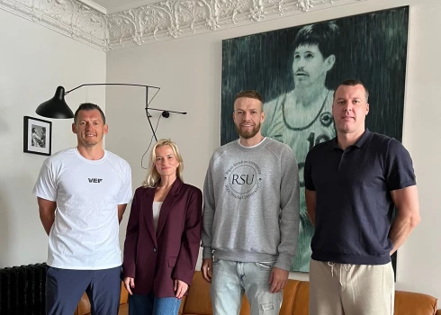 (No kreisās) "VEF Rīga" padomes priekšsēdētājs Jānis Blūms, RSU Sporta kluba vadītāja Laura Ritova, "RSU/VEF Rīga" galvenais treneris Māris Gulbis un "VEF Rīga" prezidents Gatis Jahovičs.
