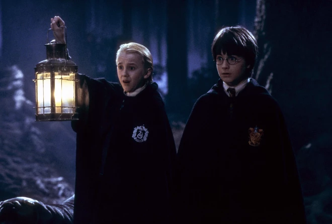 Toms Feltons un Daniels Redklifs pirmajā franšīzes filmā “Harijs Poters un Filozofu akmens:  2001. gadā.
