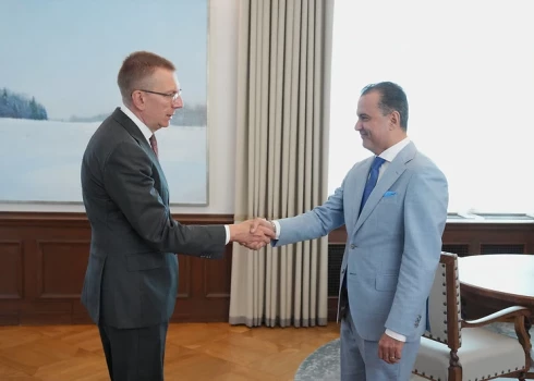 Ministrs informējis Rinkēviču, ka ir personīgi aicinājis RAKUS padomi un valdi rīkoties kā atbildīgiem saimniekiem un nodrošināt atvērtu komunikāciju ar darbiniekiem un sabiedrību.