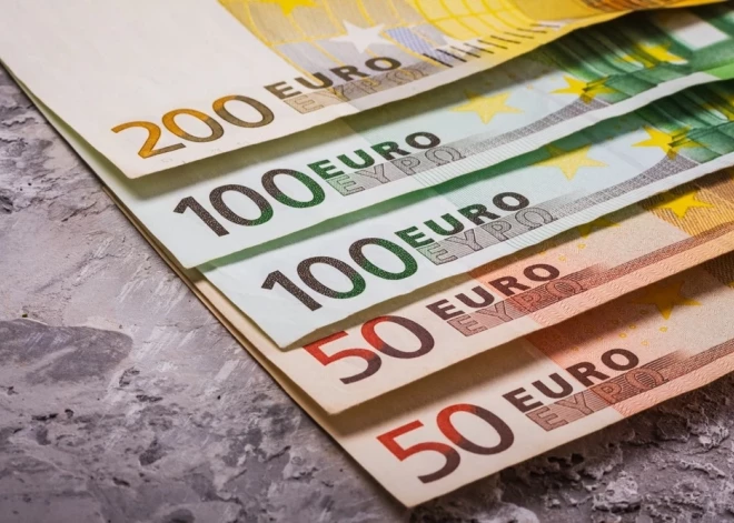 Деньги будущих латвийских пенсионеров сгонят с дивана и отправят на работу - поднимать экономику страны