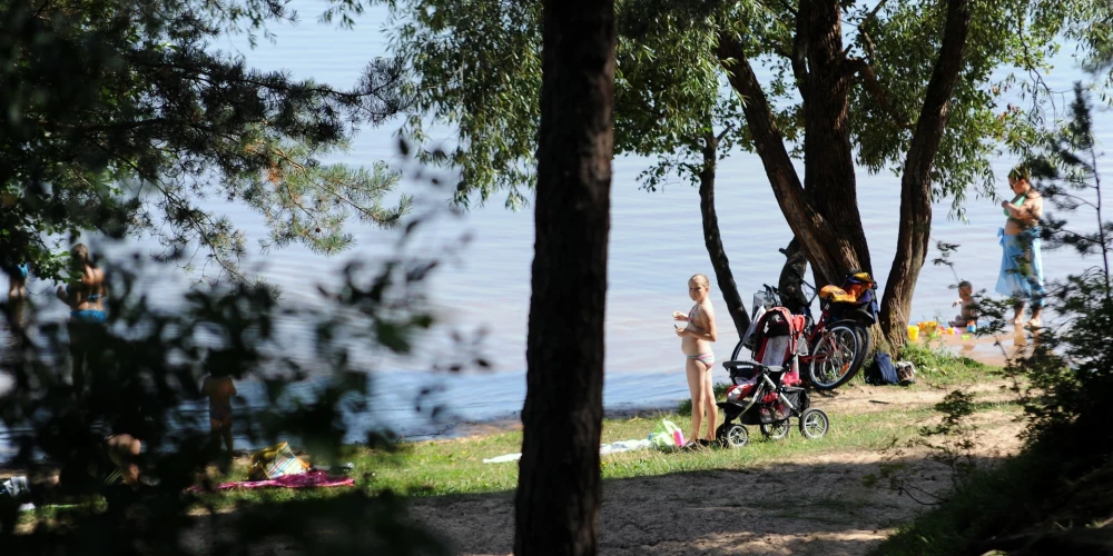 Pārbaužu rezultāti liecina, ka peldūdens kvalitāte atbilst prasībām visās oficiālajās iekšzemes un jūras peldvietās un mikrobioloģiskie rādītāji nav pārsniegti nevienā ūdens paraugā.