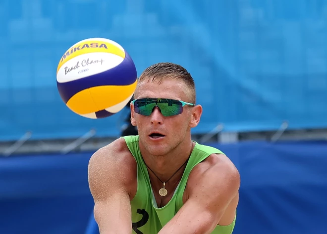 Latvijas duetam Točs/Auziņš Polijā divas uzvaras "Futures" turnīra pludmales volejbolā spēlēs