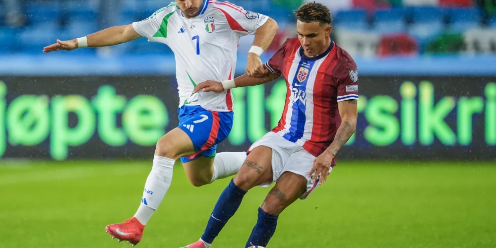 Norvēģijas vīriešu futbola izlase piektdien Oslo guva trīs vārtus pirmajā puslaikā un uzvarēja Itāliju 2026.gada Pasaules kausa kvalifikācijas turnīra spēlē.