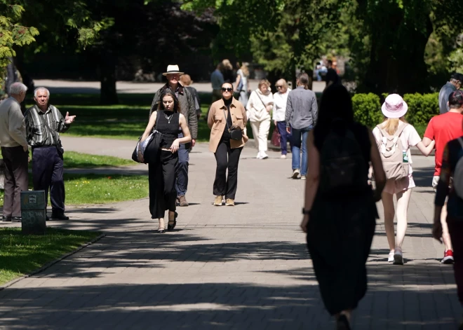 В субботу солнце будет чередоваться с облаками, местами пройдут дожди и возможны грозы