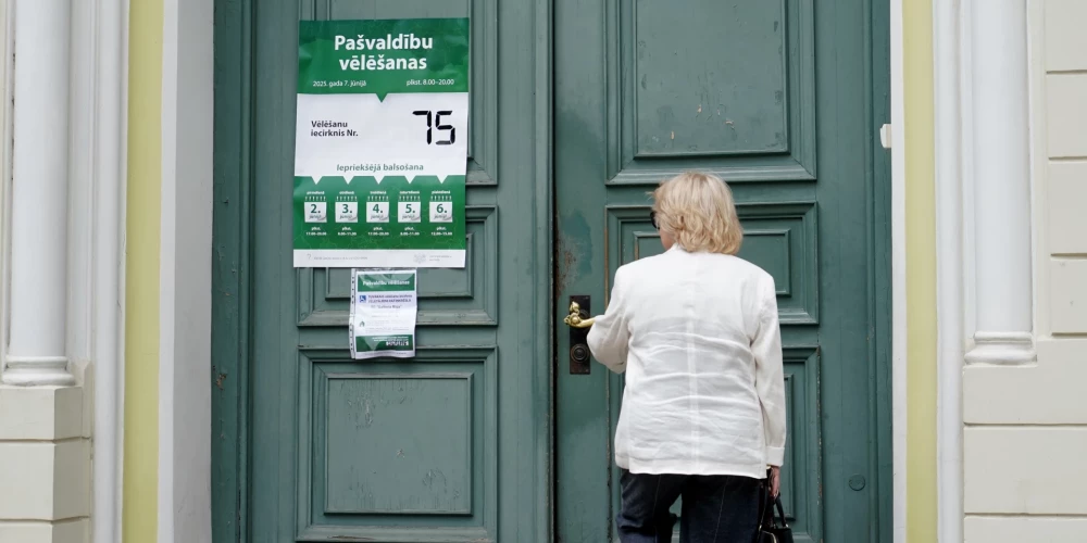 Проводящие опрос люди работают более чем на 70 участках.