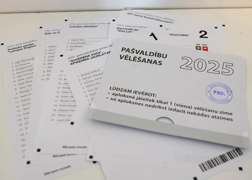Vēlētāji esot dzirdējuši, ka šogad ir mainītas balsošanas lapiņas, kurās "par" un "pret" atzīmes ir zaļā un sarkanā krāsā.